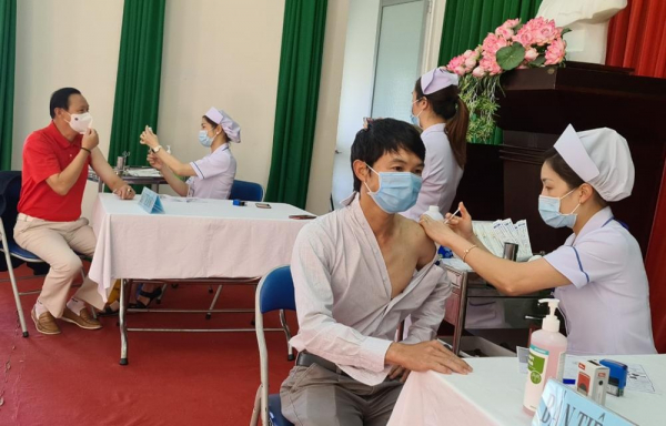 Đẩy nhanh tiến độ Tiêm vaccine phòng Covid-19 cho ở Lâm Đồng 